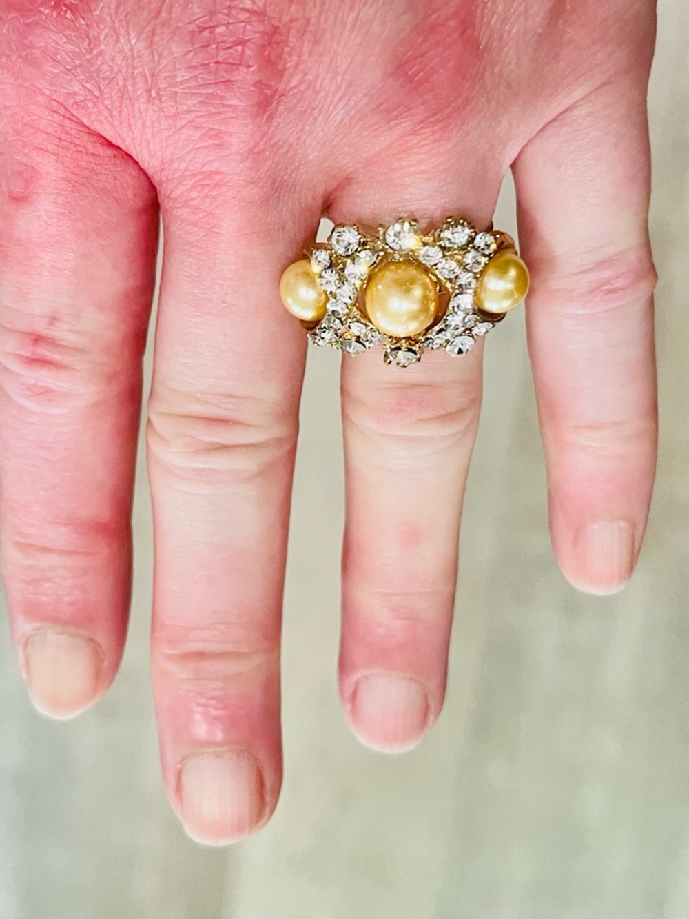 Vintage Style Pearl Rhinestone Cocktail Ring Gold Tone Adjustable Size 7 - Picture 8 of 16